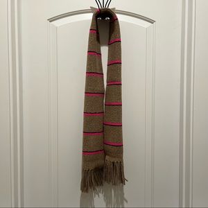 Levi’s scarf tag still on!